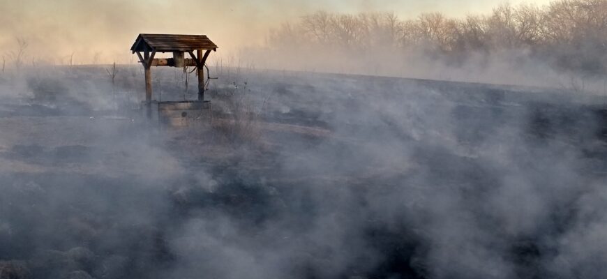 Атыраусцам разъяснили, откуда взялся едкий дым